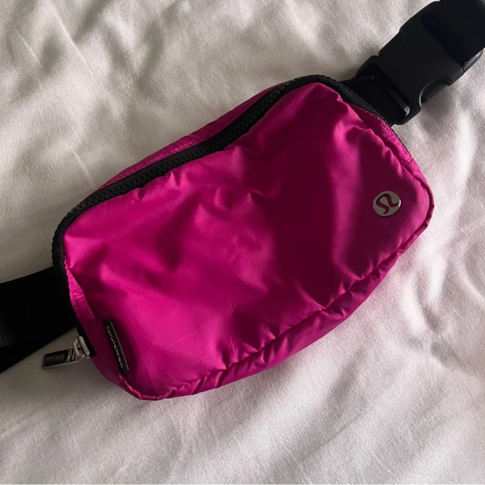 ๐งก Lululemon Everywhere Belt Bag - Highlight Purple